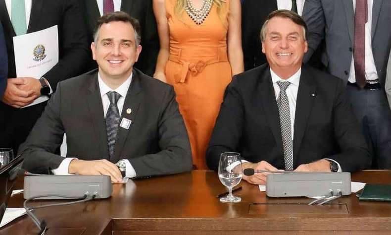 jairbolsonaro's tweet photo. - Em cédula de papel, o Senado Federal elegeu o Senador Rodrigo Pacheco (57 votos de 81 possíveis) para presidir a Casa no biênio 2021/22 https://t.co/ct8ZE5xmpE