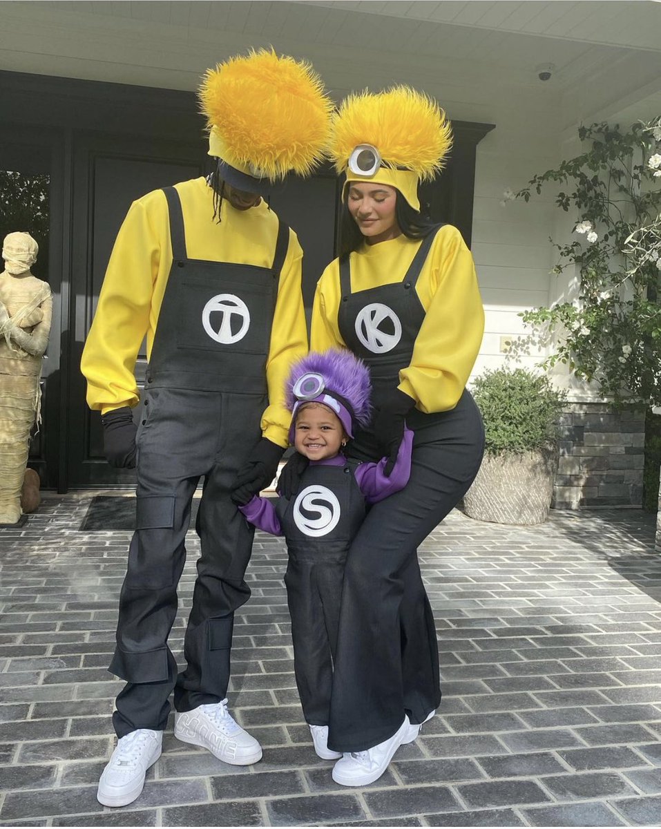 travix_scott's tweet photo. Travis x Kylie x Stormi 💛💛💜 https://t.co/2EducauQMs