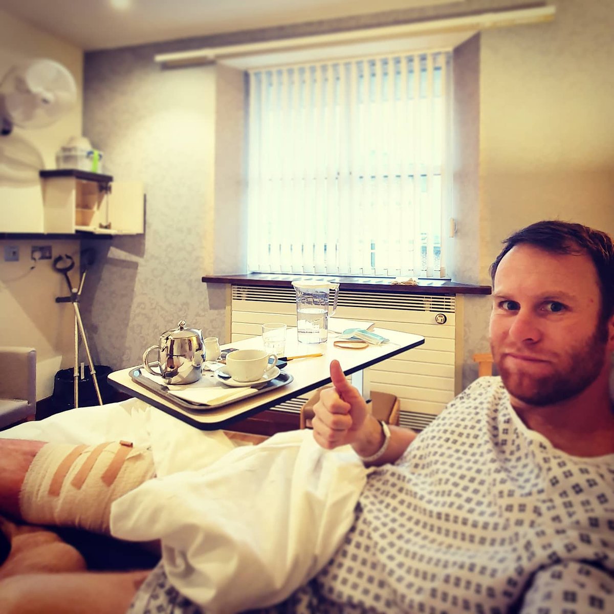 mattrevail's tweet photo. Not quite sure why the #rightknee lasted 3yrs longer than the left one??! 🤣
 
Massive thanks to the amazing @RoyalSurrey for moving op to @NuffieldHealth at such a tough time, as well as the wonderful #frontlineNHSwife for all her help 🙏👍 

#RoadToFitHealthyHappy #take2 😃🏃🤞 https://t.co/8xeDyCVWLV