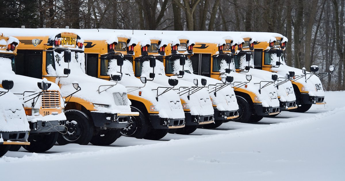 SuzetteLNP's tweet photo. Here are a few weather related photos that I found earlier today. We have a collection of staff photos at this link if you want to take a look. Stay safe and drive carefully. https://t.co/WoUSdWG1wd @LancasterOnline #lancastersnow #snow2021 https://t.co/3UhFMf2XLy