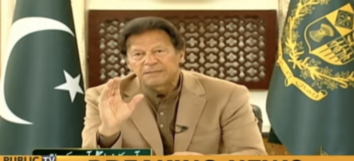 mersadambalhro1's tweet photo. رپیہ جِتنا بہی گِرا مگر اتنا نہین گِرا جتنا تم گرے ہو ذلیل آدمی.
#SlectedPM @ImranJatoiPYO @ImranJatoiPYO @TrimZeeShah @SeharKamran https://t.co/ZBs4t2bbw3