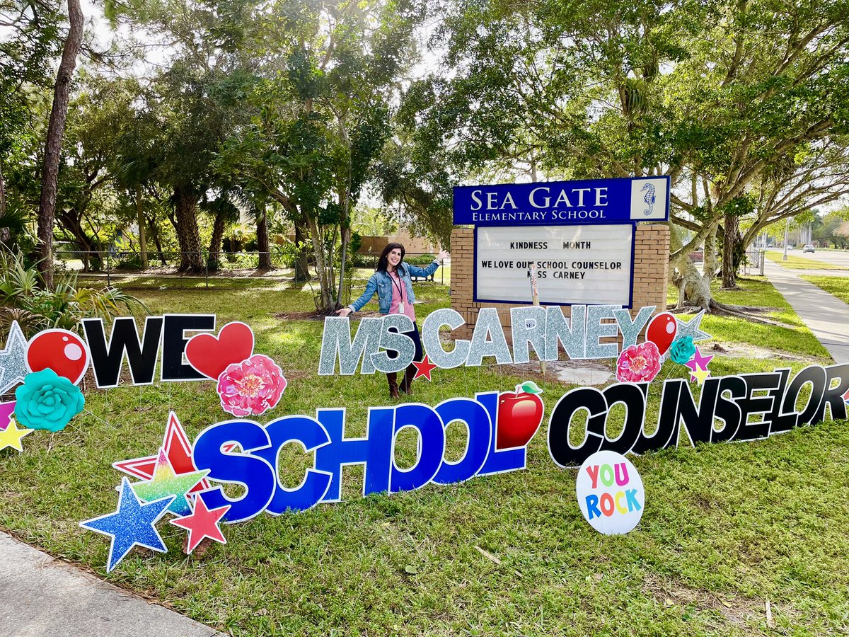 KatieCarney317's tweet image. Feeling so very loved 🥰 on National School Counselor Week!!! Xoxo @SeaGateES #allinforallstudents #NSCW21