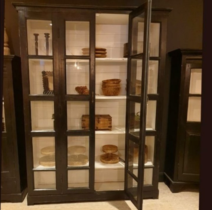 house_mcgrath's tweet photo. The Árd-Rí, if there was a High King of black dressers... #vintagefurniture #interiorstyling #housemcgrath https://t.co/Chq4VdVX0d