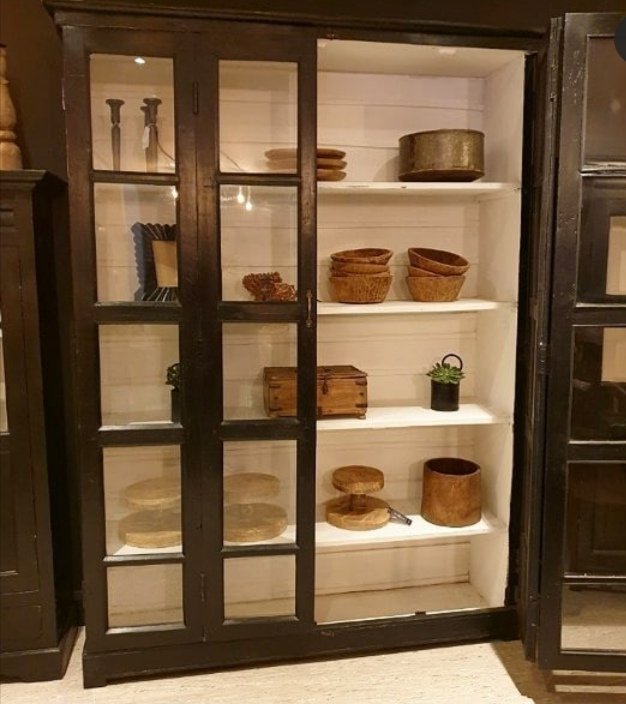 house_mcgrath's tweet photo. The Árd-Rí, if there was a High King of black dressers... #vintagefurniture #interiorstyling #housemcgrath https://t.co/Chq4VdVX0d