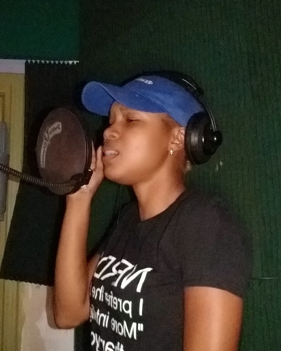 HavanieProds's tweet photo. @stephaniehava right now at @onepopmusic adding some backing vocals to a @reggaevibesradio project. https://t.co/TEgmjAl1Nc