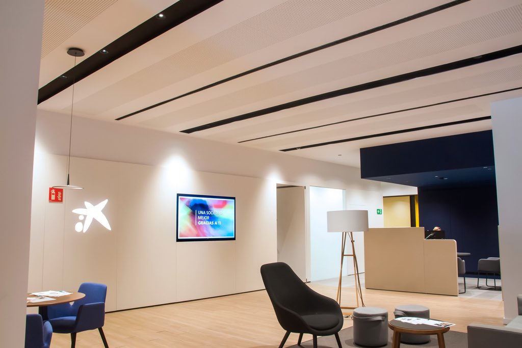 PilightShop's tweet photo. Hemos colaborado con @grupo_mci  durante el 2019 y 2020 en la iluminacion de mas de 50 oficinas Store @caixabank están inspiradas en un nuevo modelo de oficina más tecnológica, más personal, más cercana.

#lighting #office #CaixaBank #grupomci #hofflights #retailstore #pilight https://t.co/lxLiAupQMG
