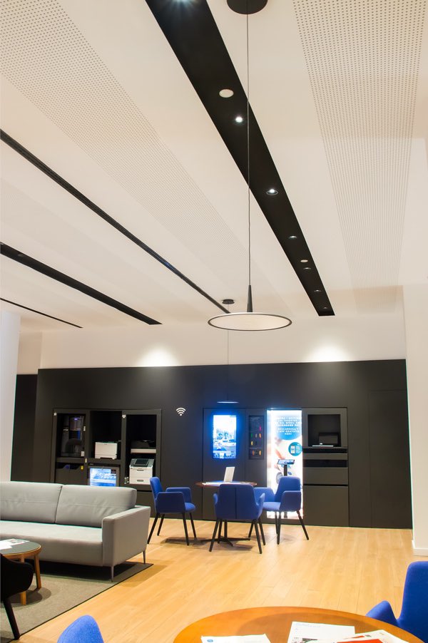 PilightShop's tweet photo. Hemos colaborado con @grupo_mci  durante el 2019 y 2020 en la iluminacion de mas de 50 oficinas Store @caixabank están inspiradas en un nuevo modelo de oficina más tecnológica, más personal, más cercana.

#lighting #office #CaixaBank #grupomci #hofflights #retailstore #pilight https://t.co/lxLiAupQMG