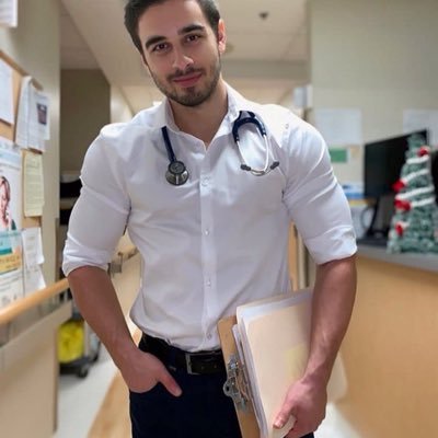 This same profile pic was used by not one, but two different romance scammers who followed me over the past year or two. So I started with the profile pic (left). This pic is all over, but most prominently in the IG account of one Marco Folino (right...more on him later). 2/