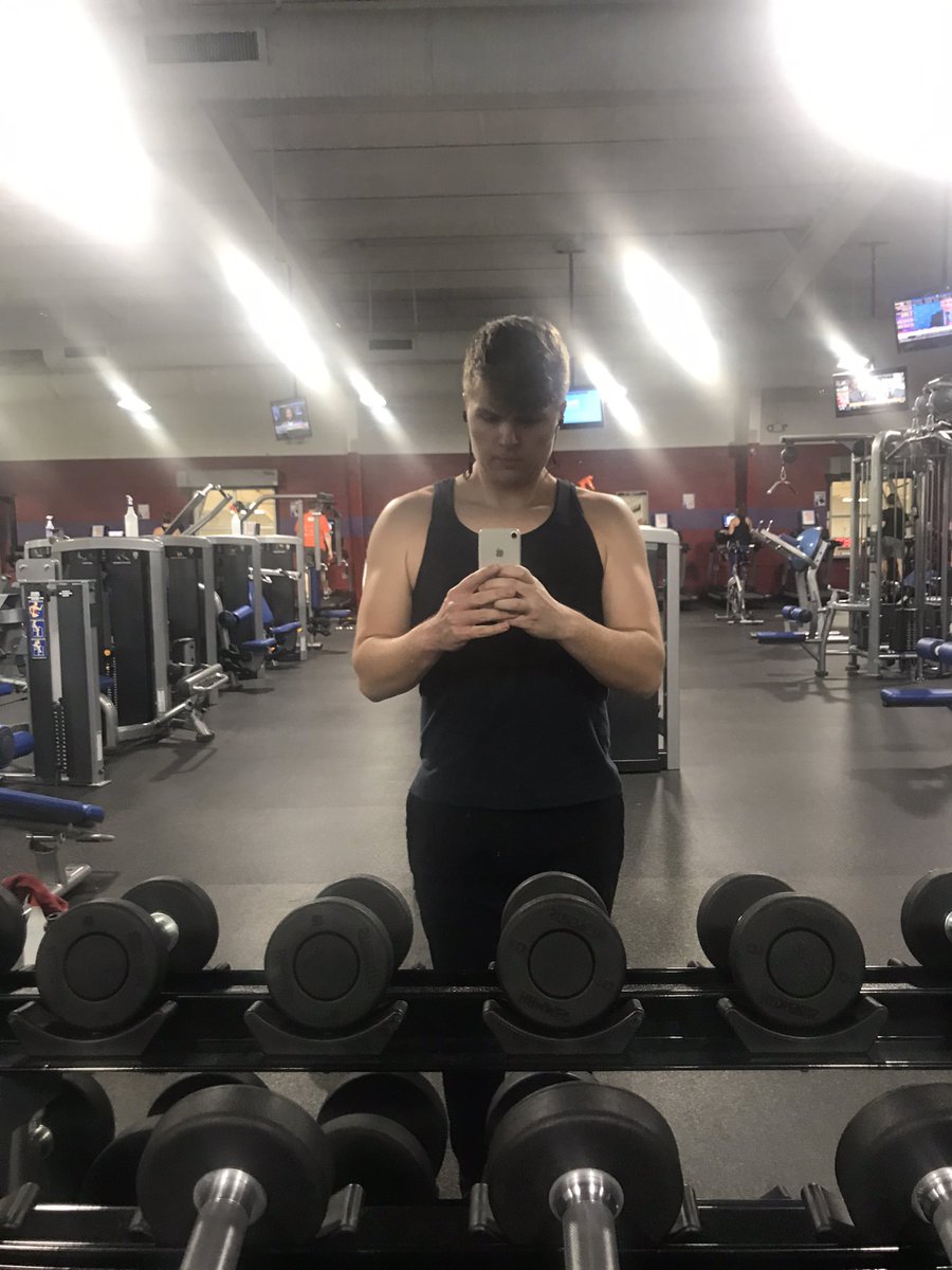 Highly_PhD's tweet photo. Today’s first workout at 200lbs is brought to you by @LiveEvolved ‘s wild berry lemonade! Which really made today’s workout feel great! #liveevolved https://t.co/uiWXaSalN2