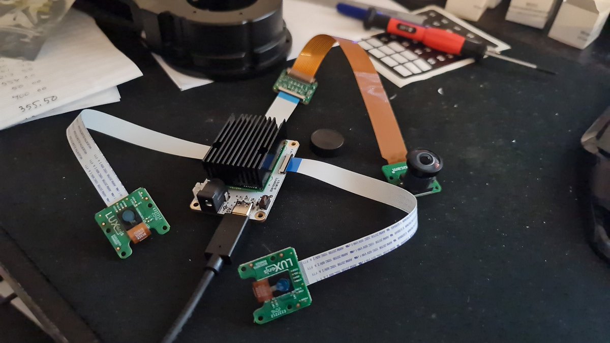 r_frojd's tweet image. New week, new toys 🙃 #depthai @luxonis 

#k3lso #quadruped #quad #robotics