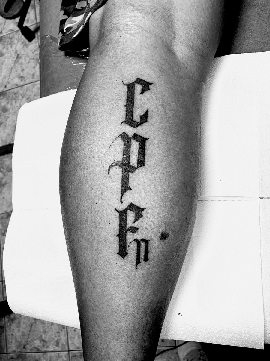 chispatattoo's tweet photo. Cover para el bruno y las letras a la otra pierna gracis por la confianza y la buena onda rey @ToroRomano https://t.co/2KdYLBr0an