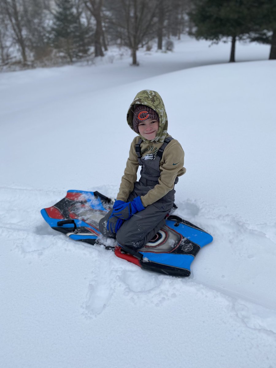 lisanoles's tweet photo. @PrincetonAcadSH this 5th grader having fun in the backyard on #SnowDay https://t.co/MJYW1PdKvz