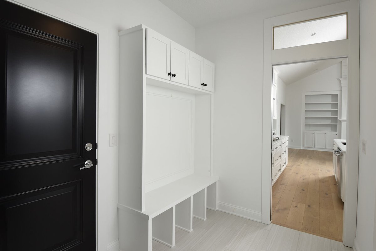 DSMHomeBuilders's tweet photo. Keep the outdoors outdoors with a spacious mudroom like this one.⁠
⁠
#neighborhoodbuilders #desmoines #customhomes #customhomebuilder #luxuryhomes #realestate #mudroom #interiordesign #mudroomdesign #design #homedecor #mudroombench #entryway #mudroomgoals #mudroomstorage⁠ https://t.co/3UJzPQYAUw