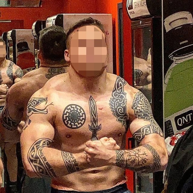 Here’s Schild & Vrienden member Stijn L. (26) showing his many tattoos, including a ‘black sun’ on his chest — a symbol often confused with Norse/Viking origins, but actually designed in Nazi Germany (4/11)
