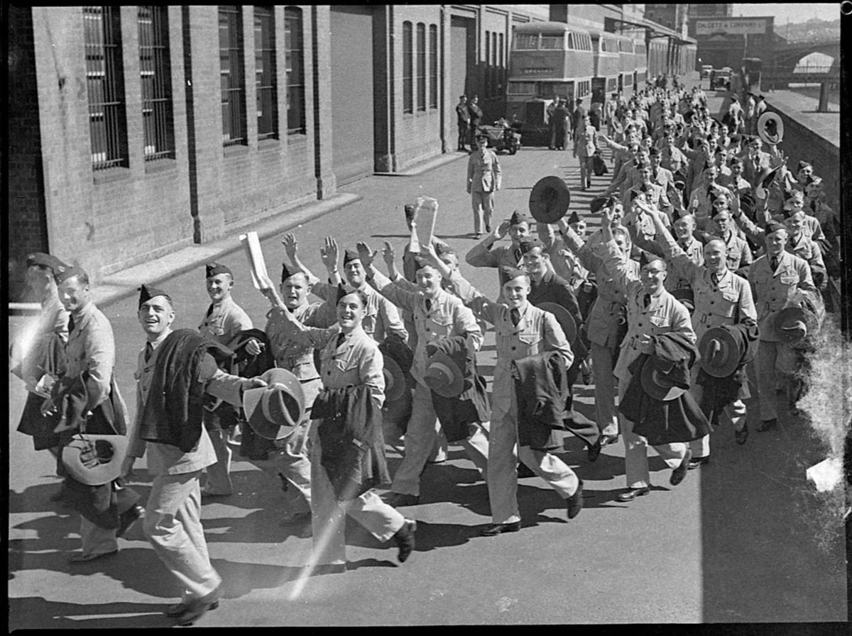 From a pre-war workforce of 3500, the RAAF by March 1940 received 68,000 applications to join, approx. 10,000 of which for aircrew. In 1940, it would begin training its contribution to the Empire Air Training Scheme.