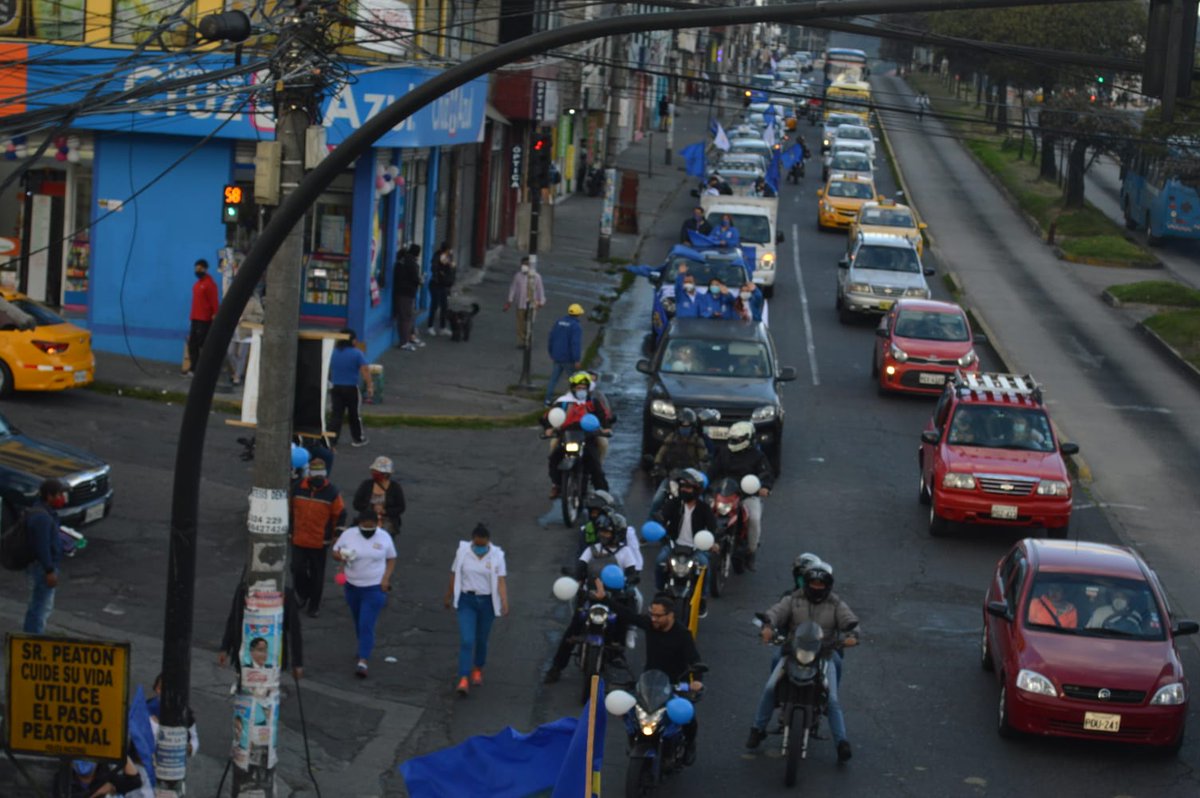 abrivar's tweet photo. ¡Llegamos a la capital de los ecuatorianos, #Quito!🇪🇨
Recorrer sus calles y hablar con sus vecinos nos compromete a trabajar por el bienestar y desarrollo de todos los ecuatorianos.🟡🔵
Juntos lo vamos a lograr.

#AndrésBriones #votatodo25construye https://t.co/R1MewrUava
