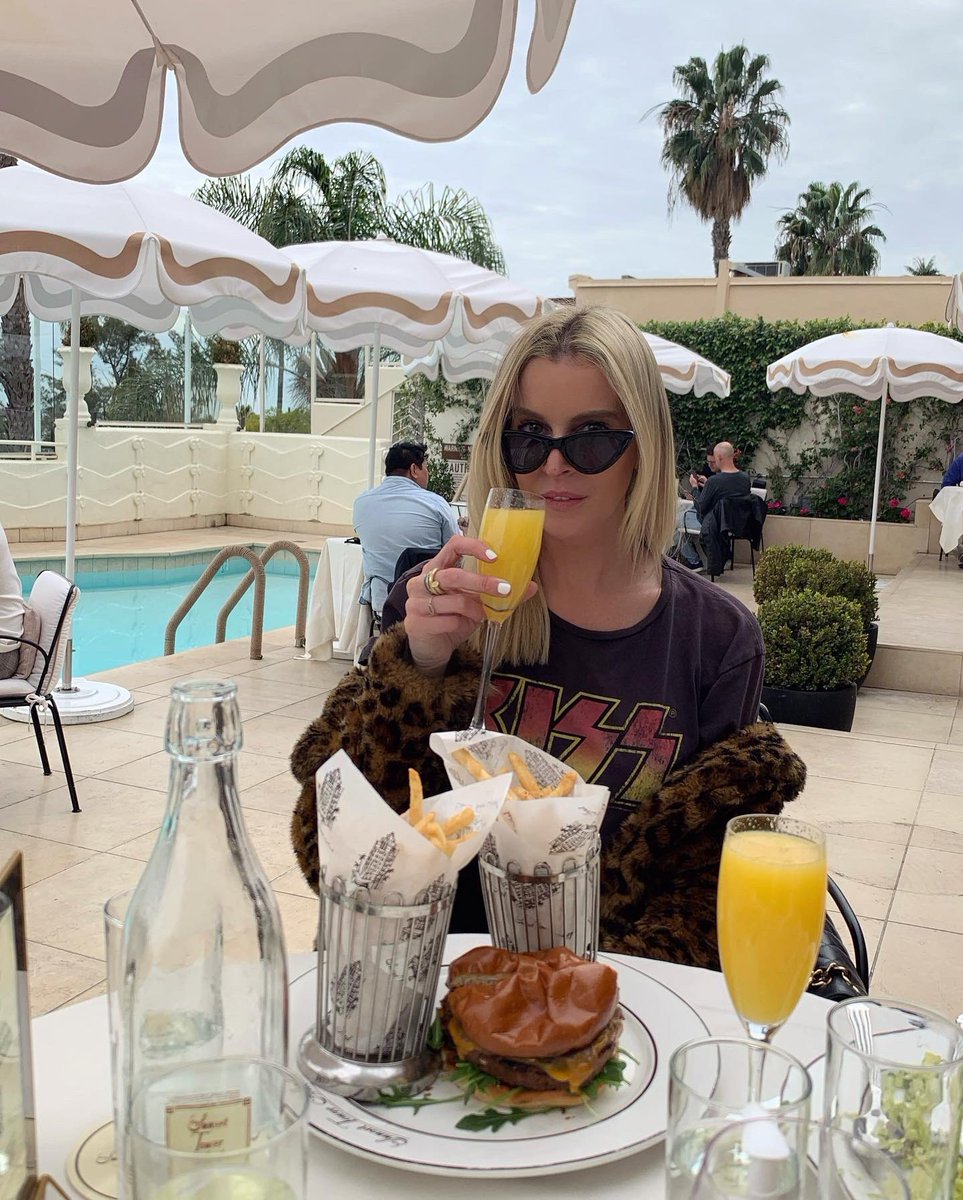 bethanypratico's tweet photo. first stop obviously @Sunset_Tower ✨ https://t.co/v1Qj2YfXRf