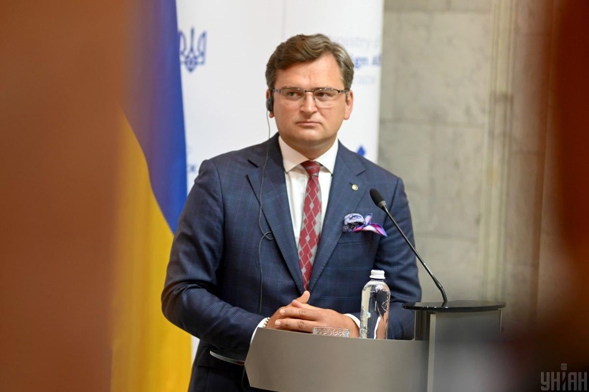  El ministro de Exteriores ucrania, Dmytro Kuleba, mantuvo una conversación telefónica con el secretario de Estado, Antony Blinken. Kuleba aseguró que EEUU tendrá un papel "más activo" en la resolución del conflicto en el este de Ucrania.