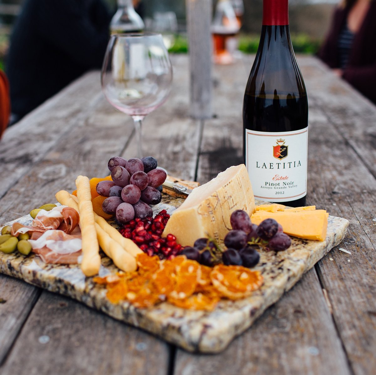 What's better rhan #wineandcheese? What is your go-to cheese pairing with #PinotNoir? We love this classic pairing of Laetitia Estate Pinot Noir and nutty #Gruyere.
#Pinot #cheese #PinotLover
laetitiawine.com/shop/red-wines