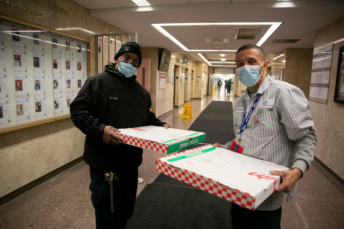 natemook's tweet image. With the NYC subway shutting down at 2pm, many hospital staff we’ve been serving aren’t able to leave and will be staying overnight. Our @WCKitchen team had local partner Upside Pizza prepare extra pizzas that we delivered to make sure they had dinner tonight! 🍕 #ChefsForAmerica