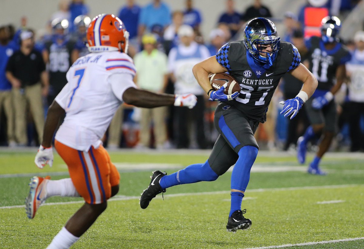 ParkerEstes9's tweet photo. Blessed to announce I have received a preferred walk-on opportunity at the University of Kentucky ! @UKFootball @Courtney_Love51 @CoachPerry_UK https://t.co/YkgMmuMtqP