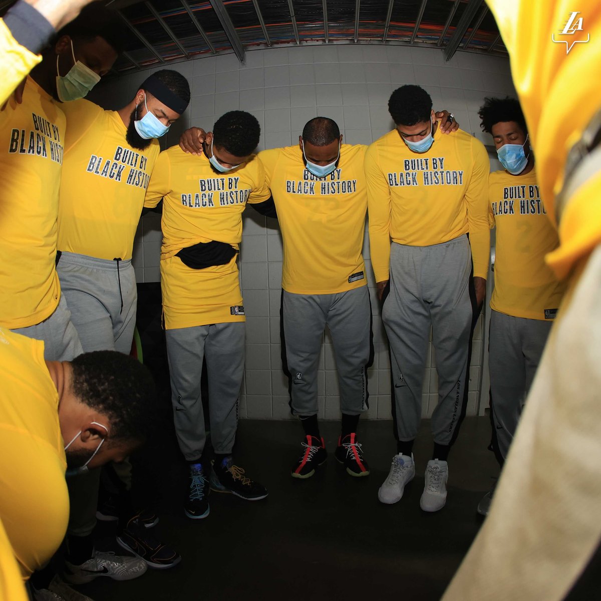 Lakers's tweet photo. Honoring those who paved the way. #BlackHistoryMonth https://t.co/USxVNdeW3E
