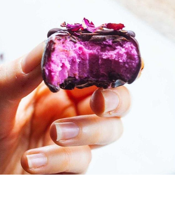 Who would like one of these chocolate bites filled with our pink pitaya powder.

All the benefits of chocolate and pitaya combined surely makes this a no-brainer right? The question is how many could you eat in one day?