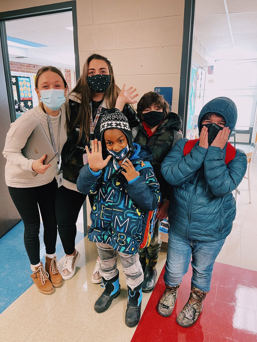 Lauren Sachs tweet media