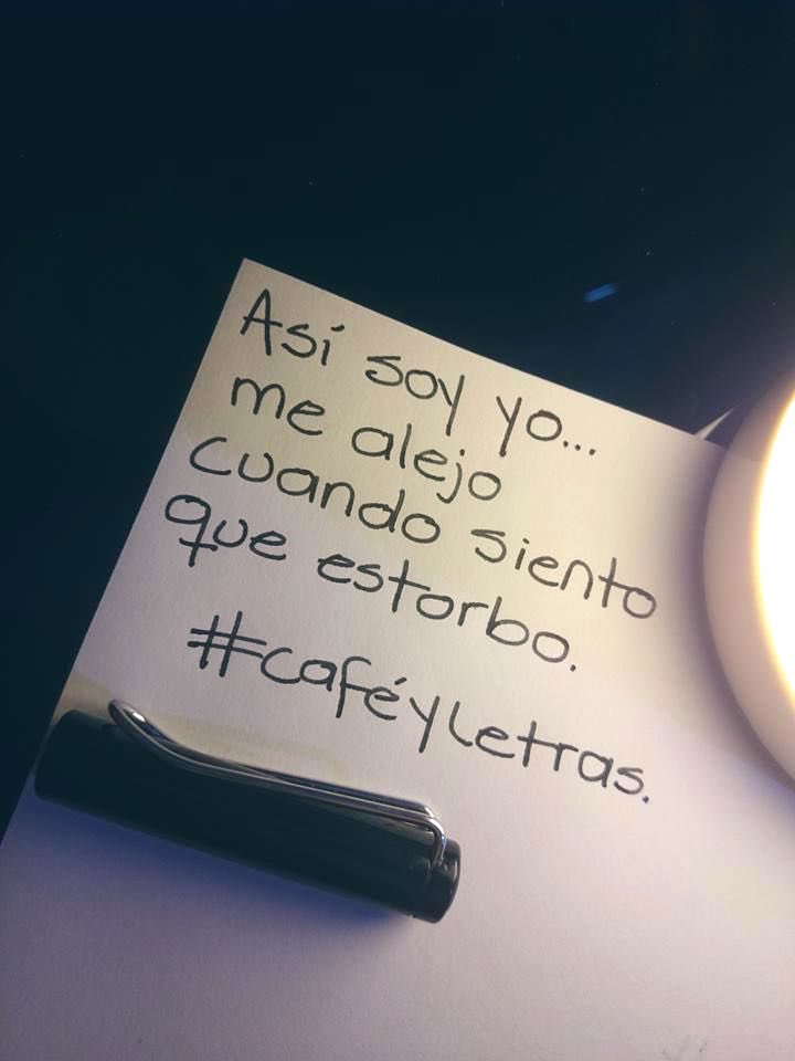 Así soy yo me alejo cuando siento que estorbo.🤷‍♀️