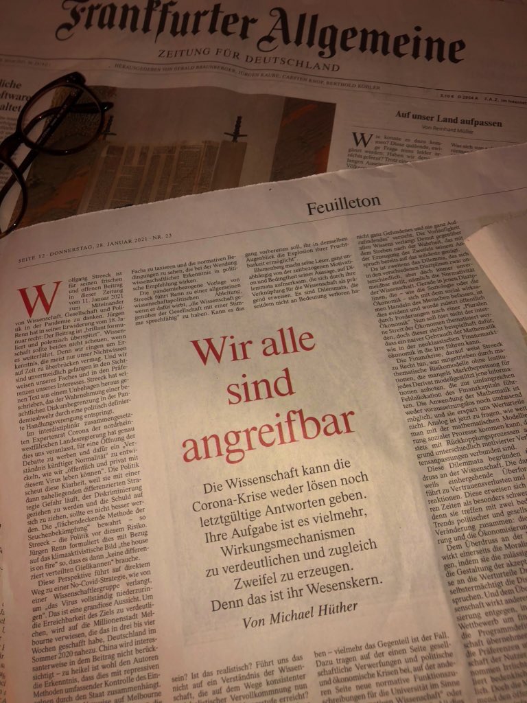 Ein Beitrag über das Gefangensein in den von eigenen Interessenspräferenzen umklammerten Sichtweisen. Eine Gegenstrategie dazu, bildet die ,,Demut gegenüber dem Streben nach der Wahrheit, das mit der Erzeugung des Zweifels seinem Anspruch bereits auf das solideste genügt“.