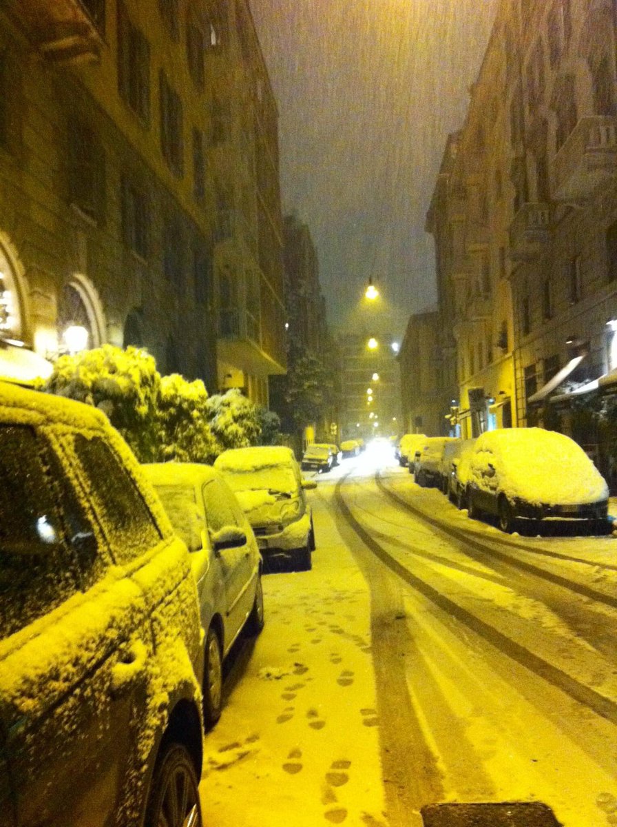 Ma io la amo, la amo col sole, con la pioggia, con la neve, io amo questa città. Punto. #Milano (1) 📷mie 2 febbraio 2012