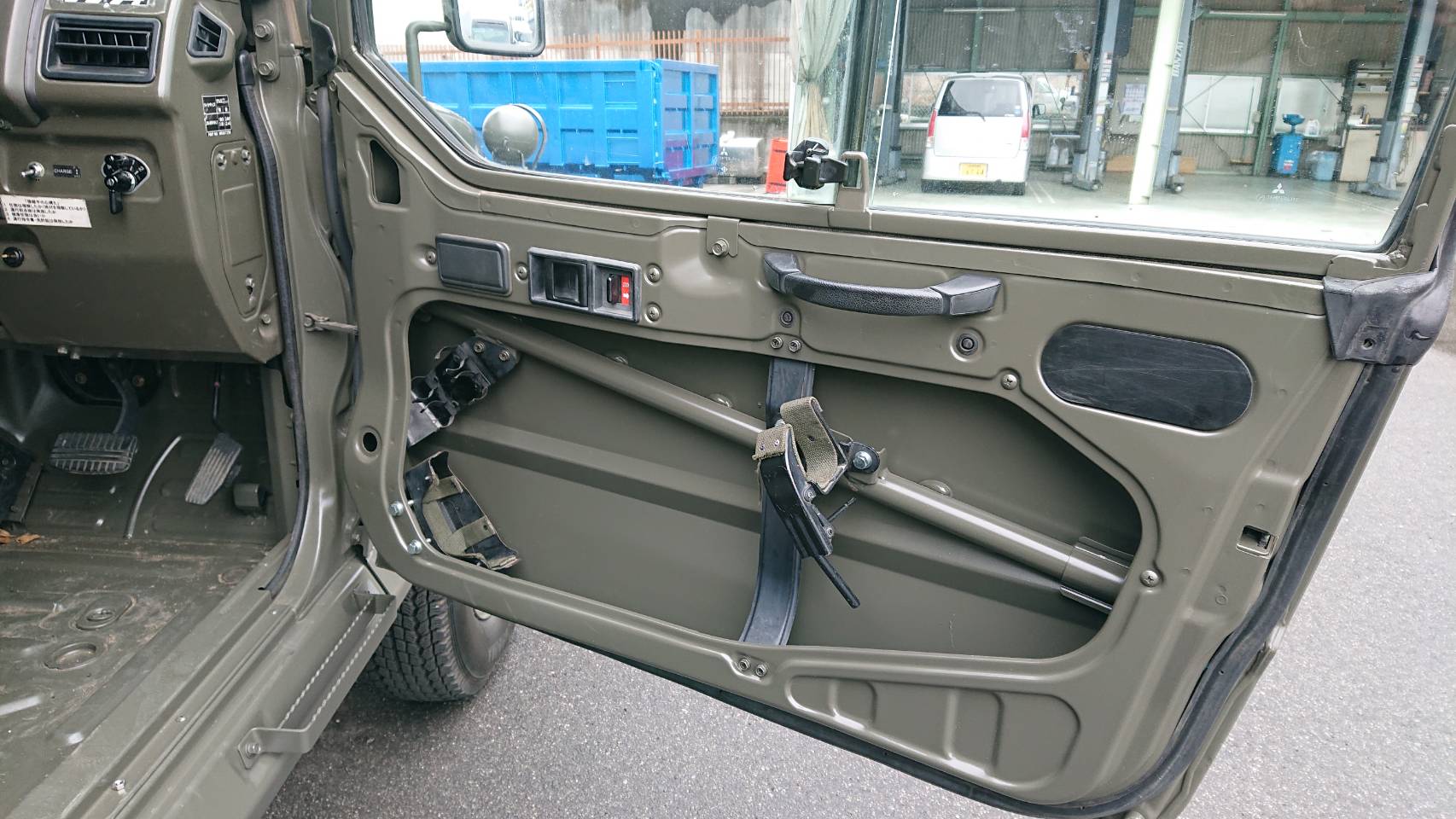 高萩自動車工業 超レアな車両が入庫しました ミリタリー好き必見 自衛隊払い下げ車両 いたるところに普通車とは違う特別な装備がついてます パジェロベースで乗り心地も良いです もちろんナンバー取得してます 中古車 車 車好きと繋がり