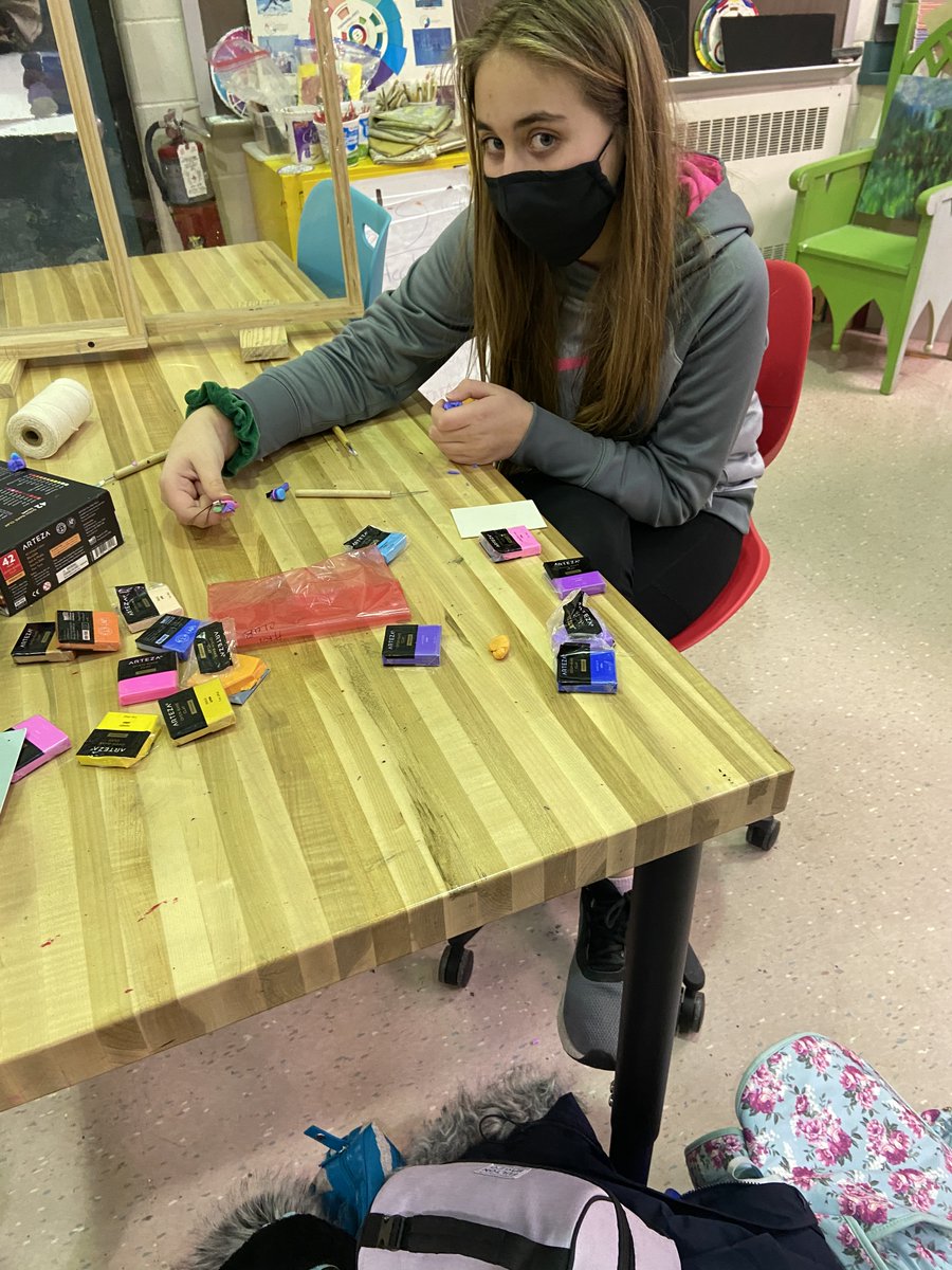 ETCSD's tweet photo. 🎨💡 MAKER MONDAY happens every day in the ETMS Art room! Students are given the guidance and encouragement to explore the 6C's that East Troy strives for: Creativity, Curiosity, Critical-Thinking, Collaboration, Communication, and Content. 
#ETlearningignitED #MakerMonday https://t.co/lt7NbN2ABn