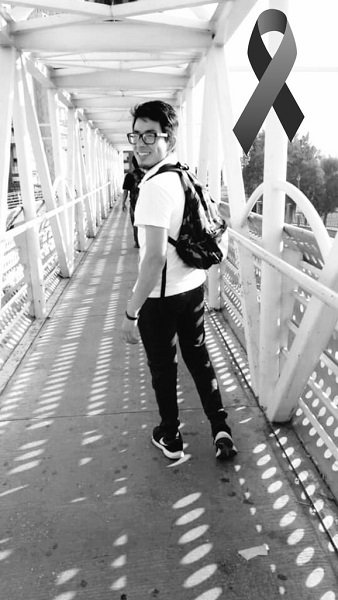 gomezcarlos79's tweet photo. 😔 #Muere #estudiante de la #BUAP de 22 años por #Covid19… con este mensaje lo despidió su amigo 👇 https://t.co/QDcr4WWfdv https://t.co/tF2T0k8BIY
