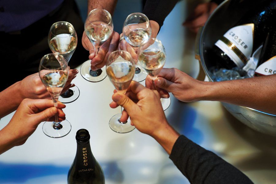#WineSpotlight #AdelaideHills <a href="/ralphkp/">Raph’el</a> - In 1976 Brian Croser planted his pioneering vineyard of chardonnay and pinot noir in the Piccadilly Valley of the Adelaide Hills and one of his aims was to produce high quality sparkling wine. buff.ly/3apUSPV