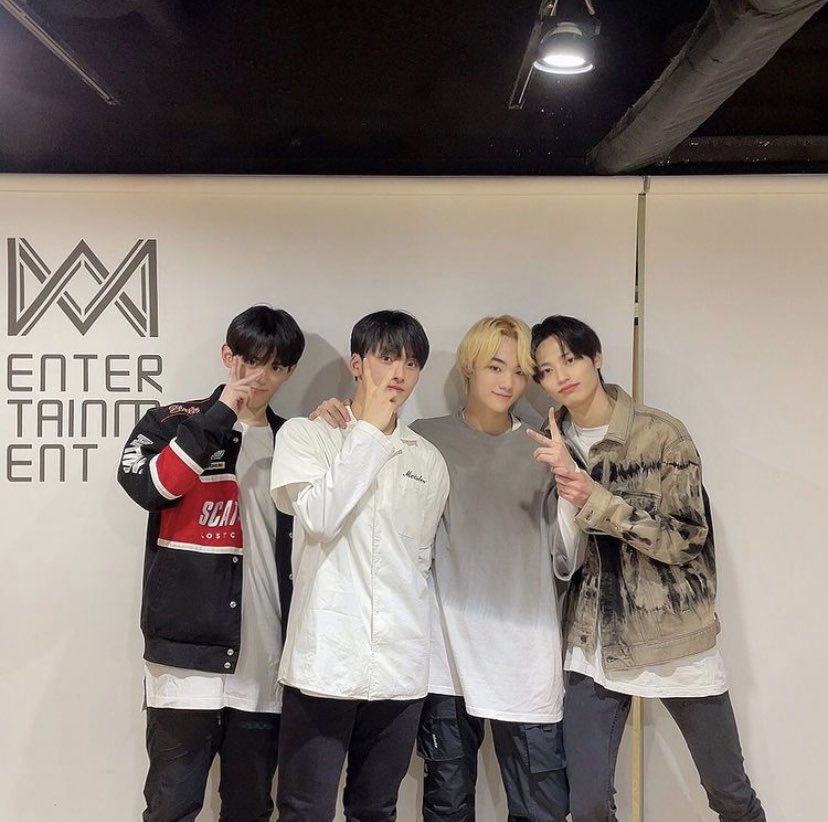 owo831's tweet photo. 현빈이 데뷔 어디까지 왔나、、🥺 https://t.co/gto4z37EPw