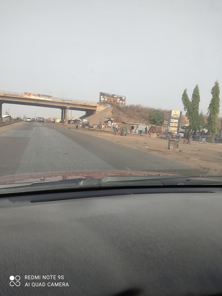 Abdool85's tweet photo. The present state of Maraban Jos, Kaduna. As promised whenever the trailer park is completed, all trucks most stop parking by d roadside. 

Thank u Gov @elrufai as this will go a long way in reducing d number of accidents caused by trailers parking by the roadside along the road https://t.co/LTXOVk2ktg