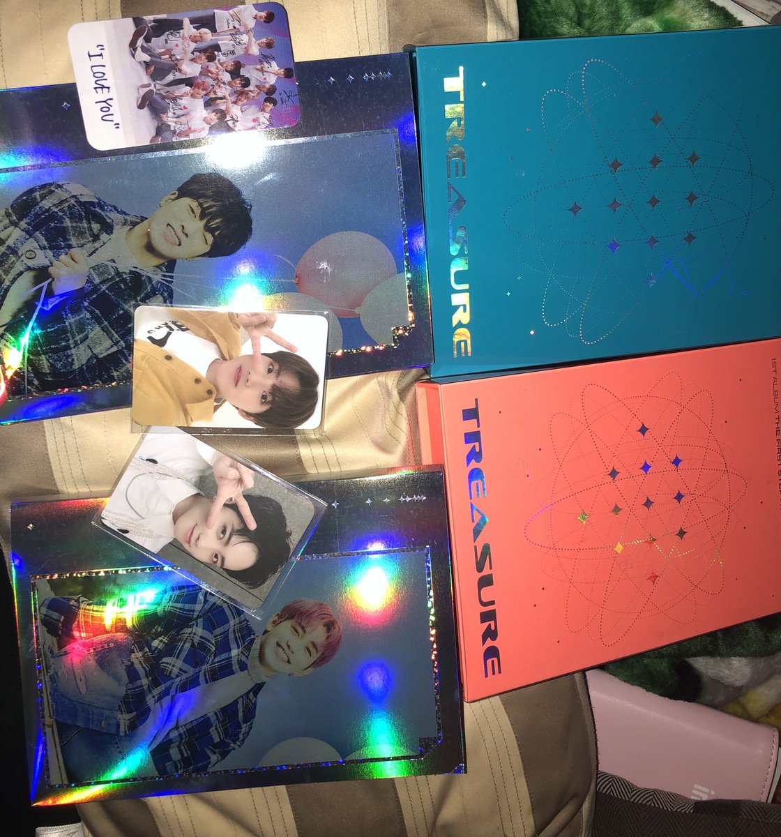 l0velyrie's tweet photo. thank you for doing this go @hwazikyu !! i got my treasure albums!! also happy birthday! #LLproofs https://t.co/O5qx4oKIJv