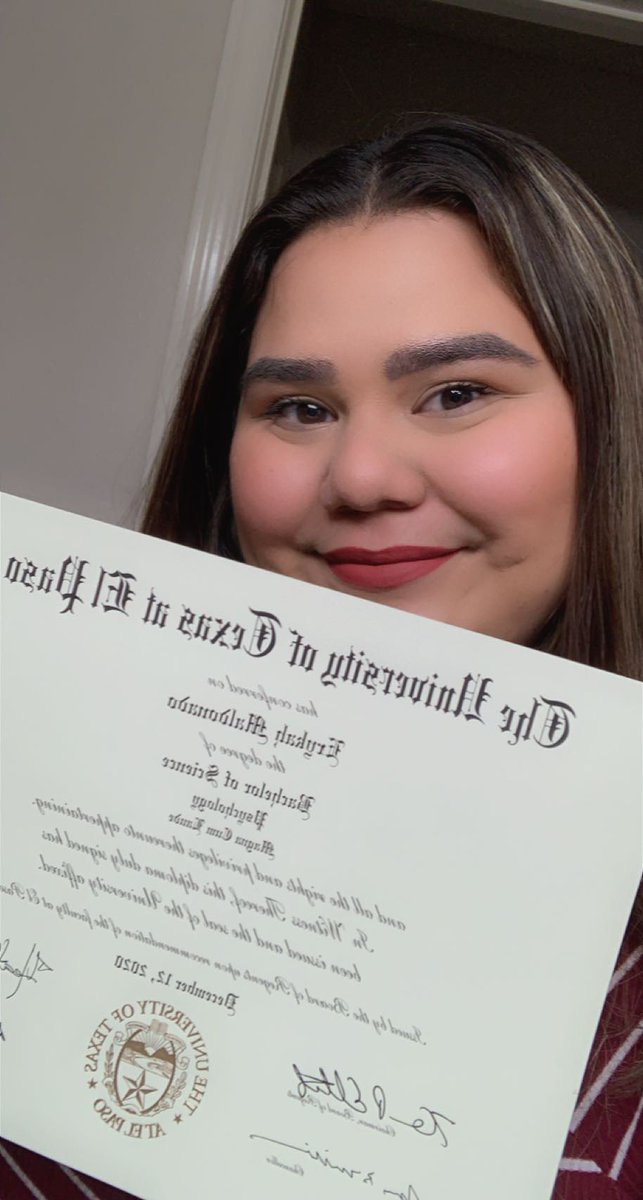 honestlyErykah's tweet photo. Hi, did I mention I graduated? ☺️ https://t.co/96tibYZo2l