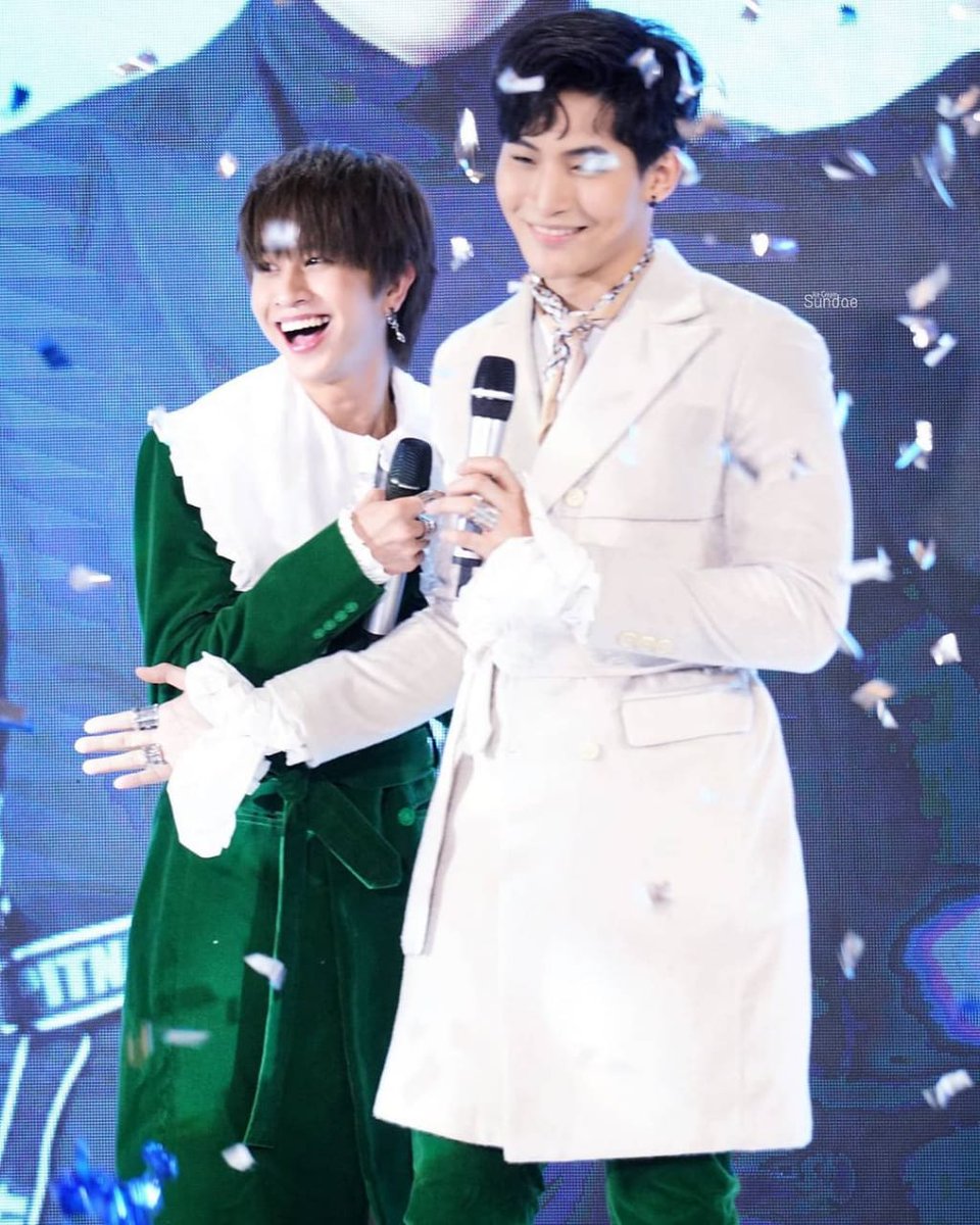 ENE/18, Villa RB. 

# WinterBallRBXX

—Durante el baile de invierno de la villa con <a href="/BrsckWay/">Ethan Biersack Way</a>, quien había sido su acompañante.—