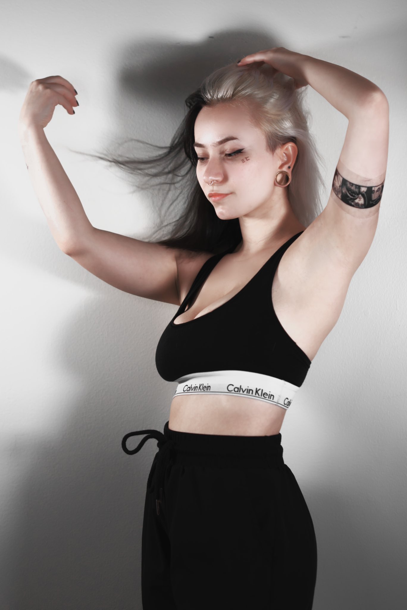 TW Pornstars - 4 pic. Lee. Twitter. Hey, so why did Instagram take these down right away 😂. 2:38