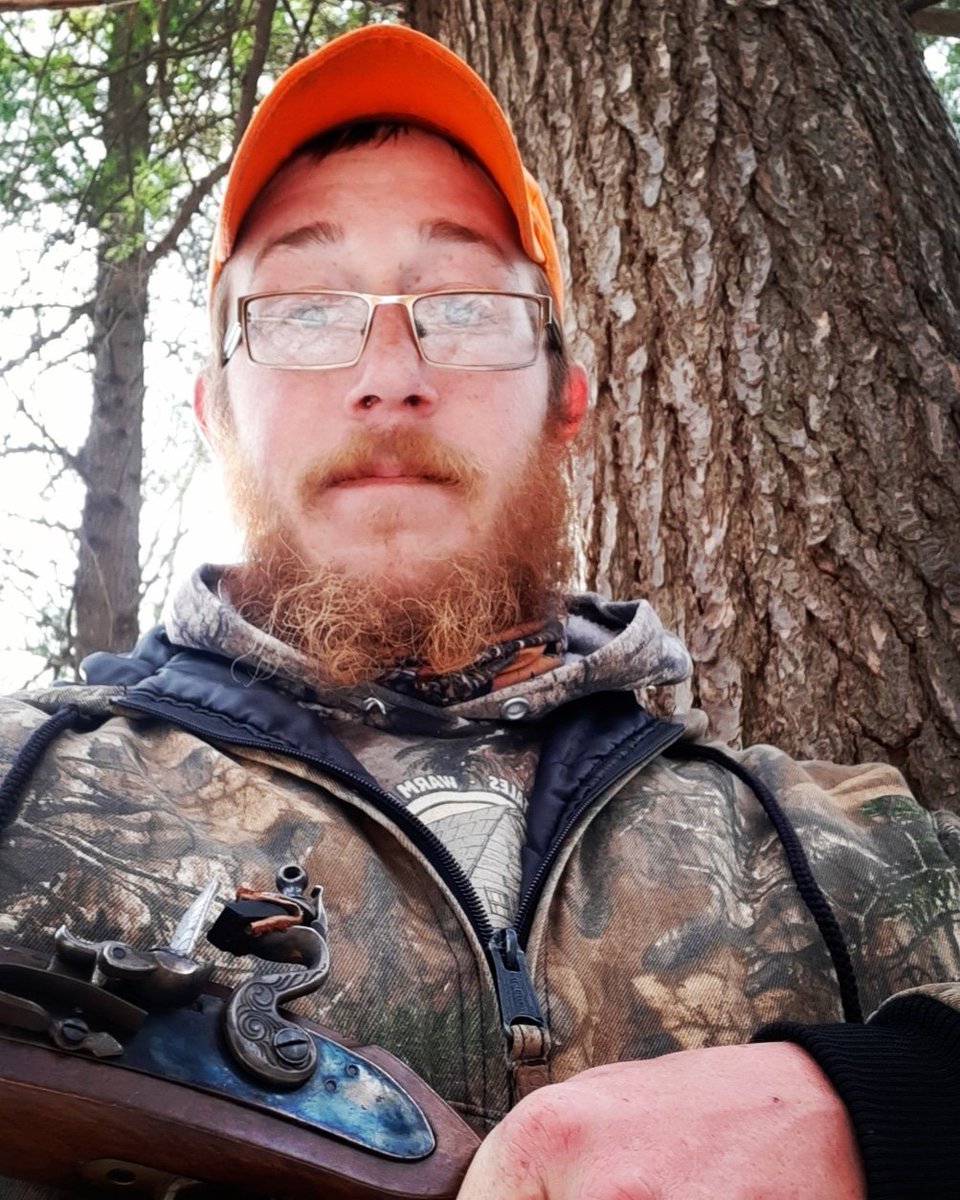 AlexanderFrable's tweet photo. This is my way of shopping! Getting out in the woods and waiting on a deer! #hunting #lateseason #whitetaildeer #venison #fillingthefreezer #shopping #flintlock #muzzleloader #smokepole #traditions50cal #camo #relaxing https://t.co/xsFwSU3brH