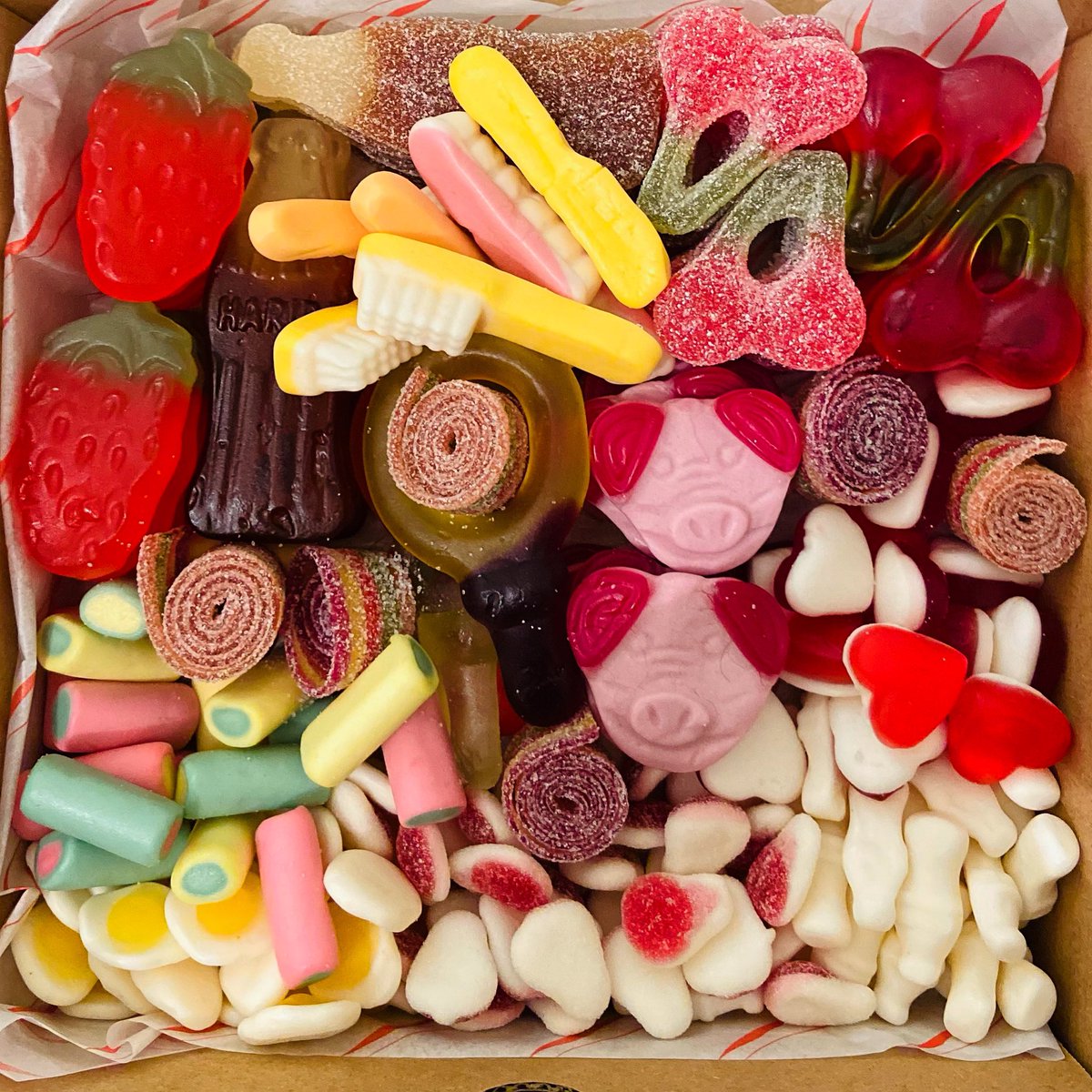 SugarRushNeath's tweet photo. SAME DAY DELIVERY TO SA10 &amp; SA11👇🏻
https://t.co/oF5TAr8gNz

UK &amp; INTERNATIONAL SHIPPING👇🏻
https://t.co/Z1KNVvJIsN 

#SweetBox #SweetTooth #Sweets #Confectionery #OrderNow #Yum https://t.co/nGbl5ppDDF