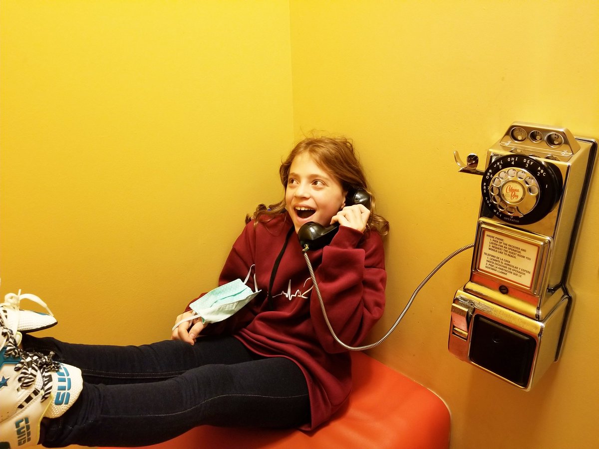 MomToSprouts's tweet image. The only place in the world with a payphone 💙 @UniversalORL #cabanabayresort #travel