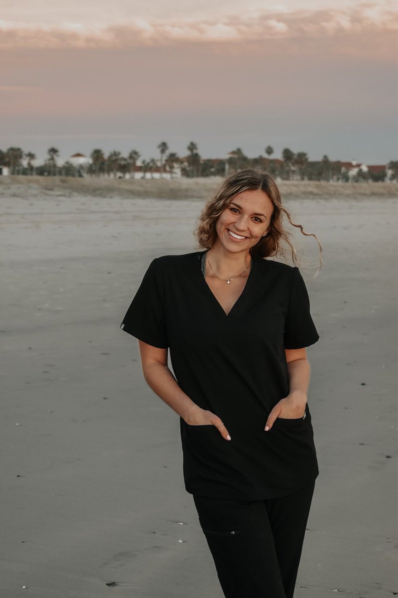 graysontruth's tweet photo. This beauty finished her MA program and today started her ideal job - working for a dermatologist and plastic surgeon.  So proud of you, ⁦⁦@katie_diconti⁩ !  Be great and do good things - I love you 💋💋❤️❤️❤️ https://t.co/KHf8a1Ujpe