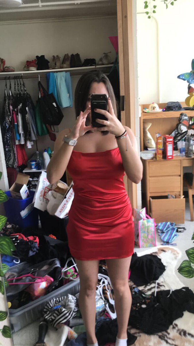 thekyleequeen's tweet photo. I know some losers are dying to clean up the filth behind me...you know you only deserve to clean the ground I walk on. Now send my gifts for even allowing you to look at me😘💖

@finrt4dom @find0m @RTpaypiggy @FindomRT8 

#paypig #domme #findom #drain #cashslave https://t.co/ijJGINzdEy