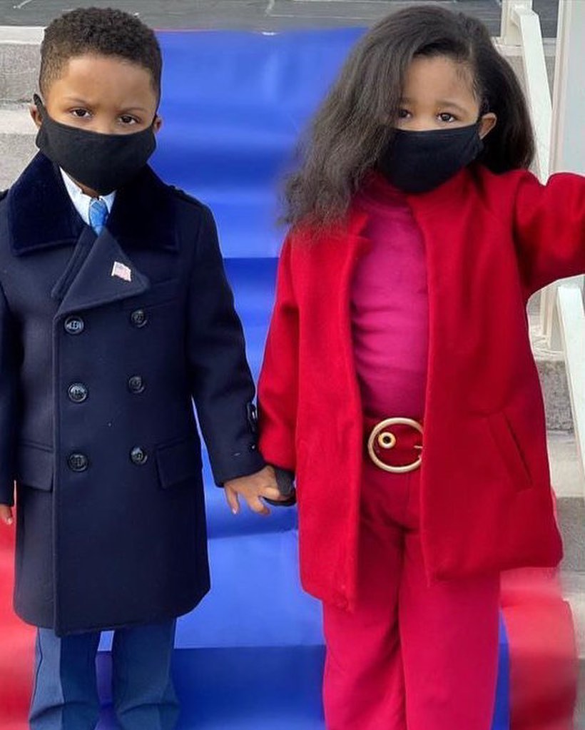 enews's tweet photo. *mic drop* Becoming the Obamas. ❤️(📷: Instagram its_allry) https://t.co/eVIWsx3wxY