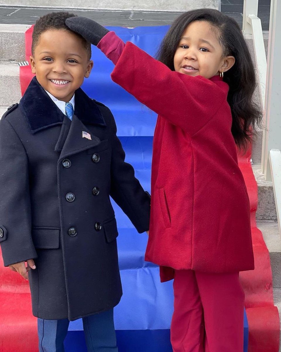 enews's tweet photo. *mic drop* Becoming the Obamas. ❤️(📷: Instagram its_allry) https://t.co/eVIWsx3wxY