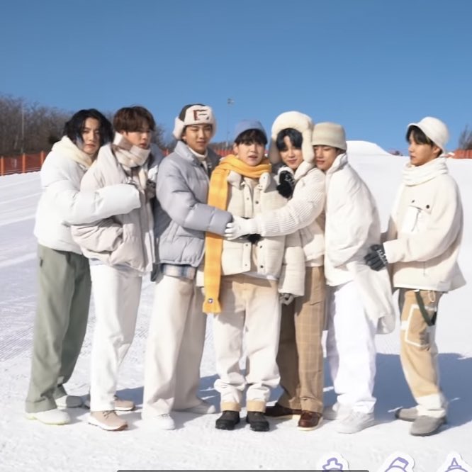 daegudrip's tweet photo. yoongi in the middle getting hugged 😞 https://t.co/D5DdBQm7FC
