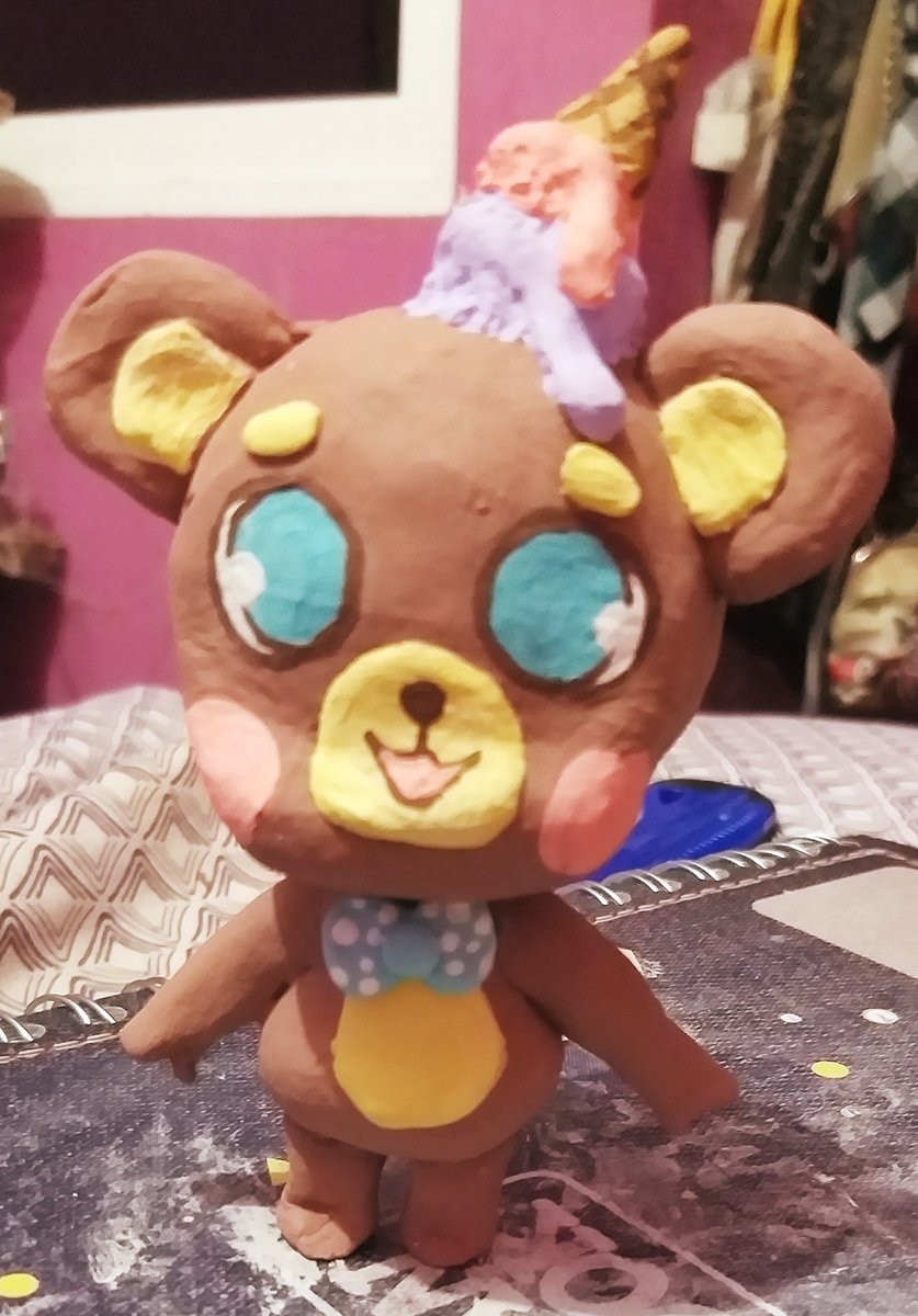 ArtsNanyi's tweet photo. Quiese hacer a #MUPIN el personaje de @Piyoasdf en porcelana fria, es de las primeras figuritas que hago en porcelana y me encantó como me quedó, sobre todo el heladito, tengo ganas de hacer muchas más uwu https://t.co/G43aPrwqMQ